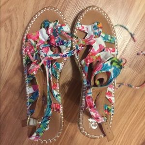 Flowery wedges